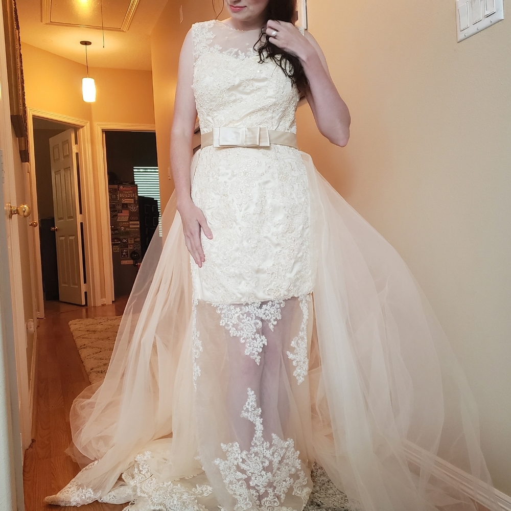 Wedding dress champagne creme' with detachable Toole train.